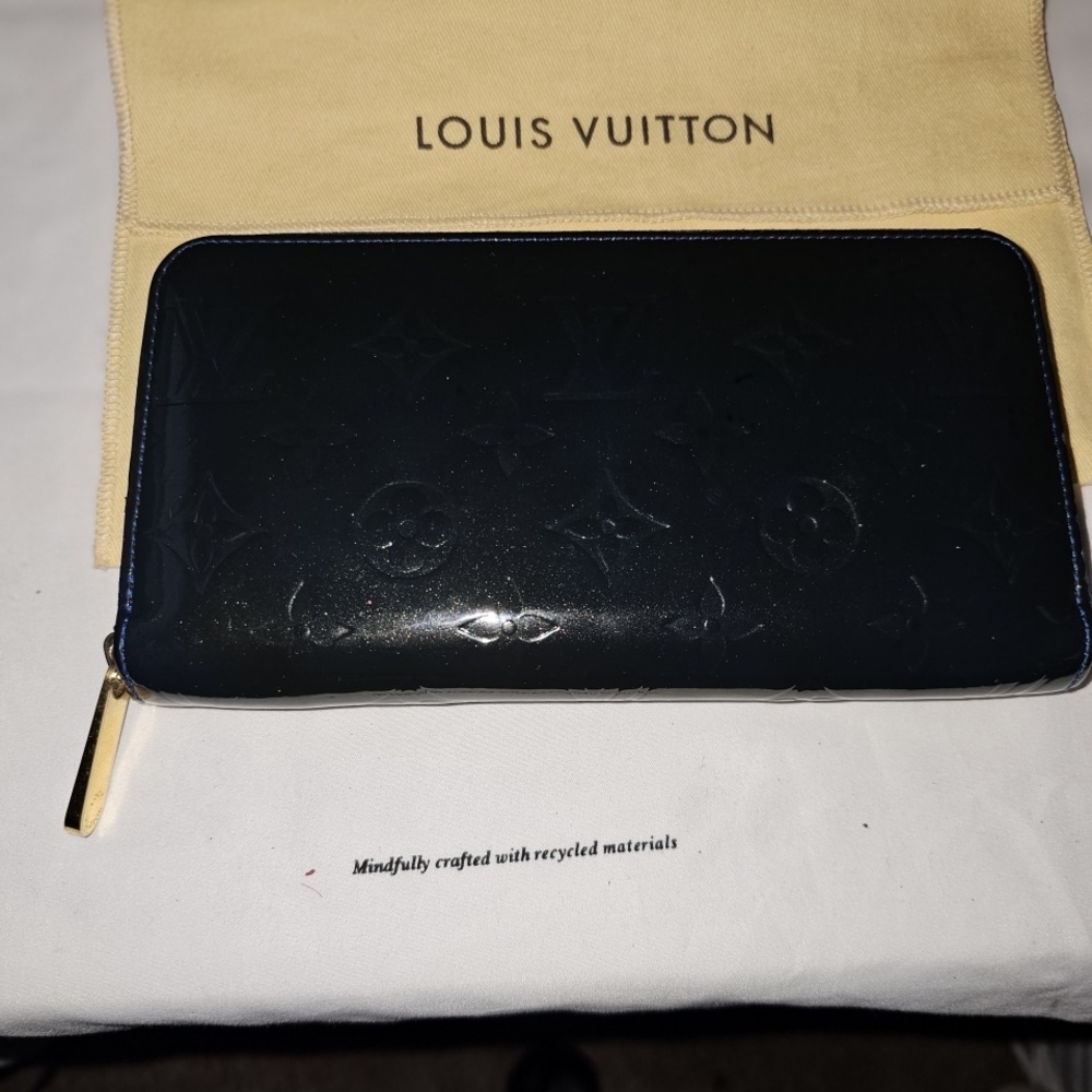 EUC Louis Vuitton Blue Vernis Embossed Wallet - Picture 2 of 12